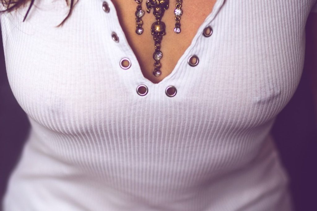 🛑 Say Goodbye to Your Nipple Piercing A Complete Guide 🚫