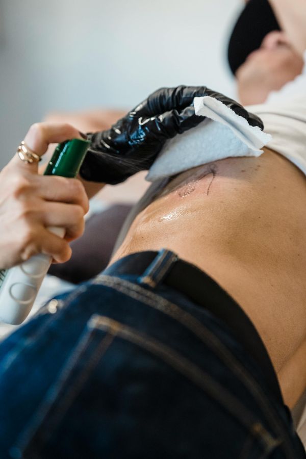 Dry Healing vs. Moist Healing Tattoo